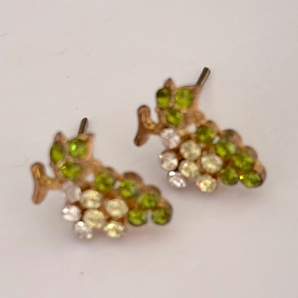 NWOT | Cluster of grape stud eaarings. - Picture 1 of 11